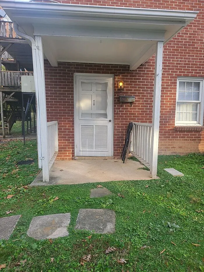 3 bed, 2.0 bath, 1450 sqft, $1,250 — Photo 3