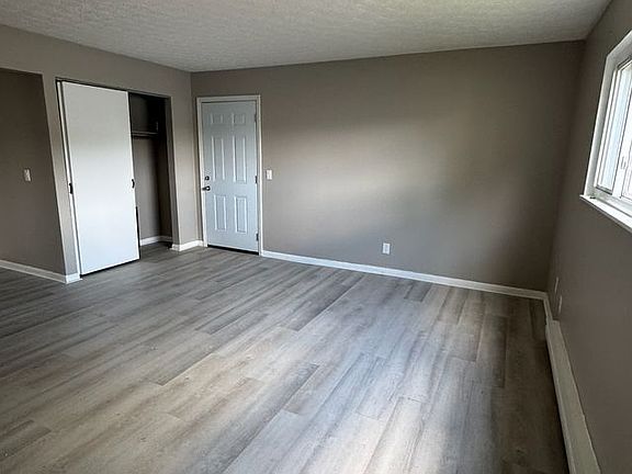2nd image of 4 Bryant Ln APT 1
