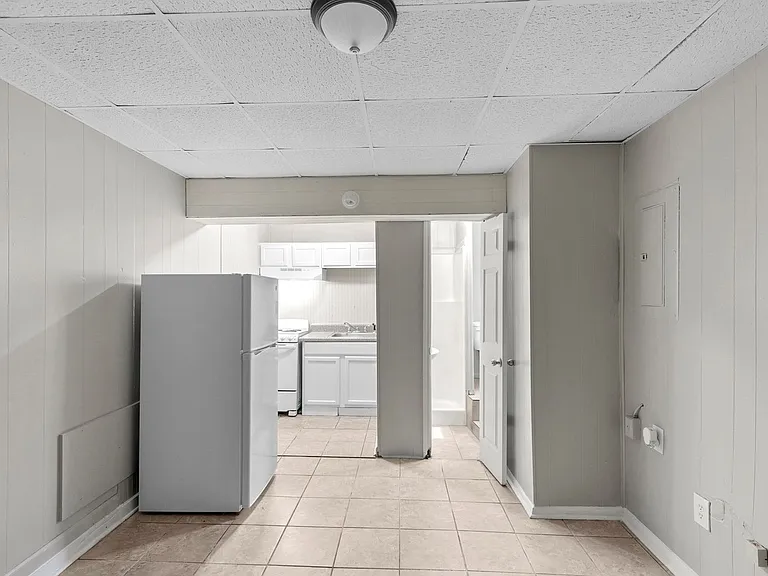 McCormic II Apartments — Photo 8