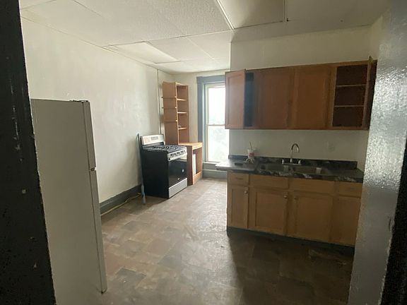 4th image of 219-235 E Court St #225-B