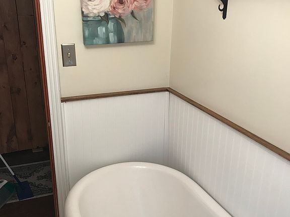 Upstairs bathroom 