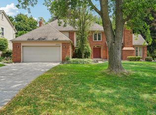 25900 Hunt Club Blvd, Farmington Hills, MI 48335