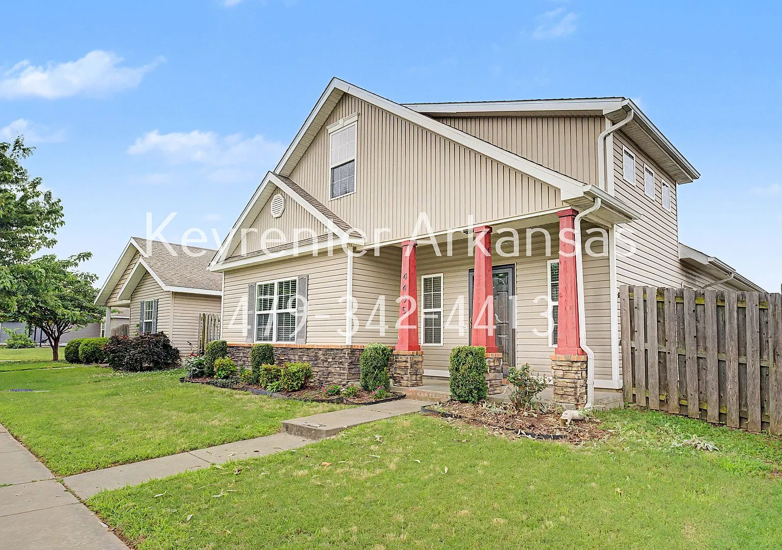 Beautiful 3 Bedroom Home with Hardwood, Tile & Spacious Kitchen — Photo 2