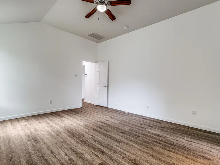 311 Charleston Dr — Photo 20
