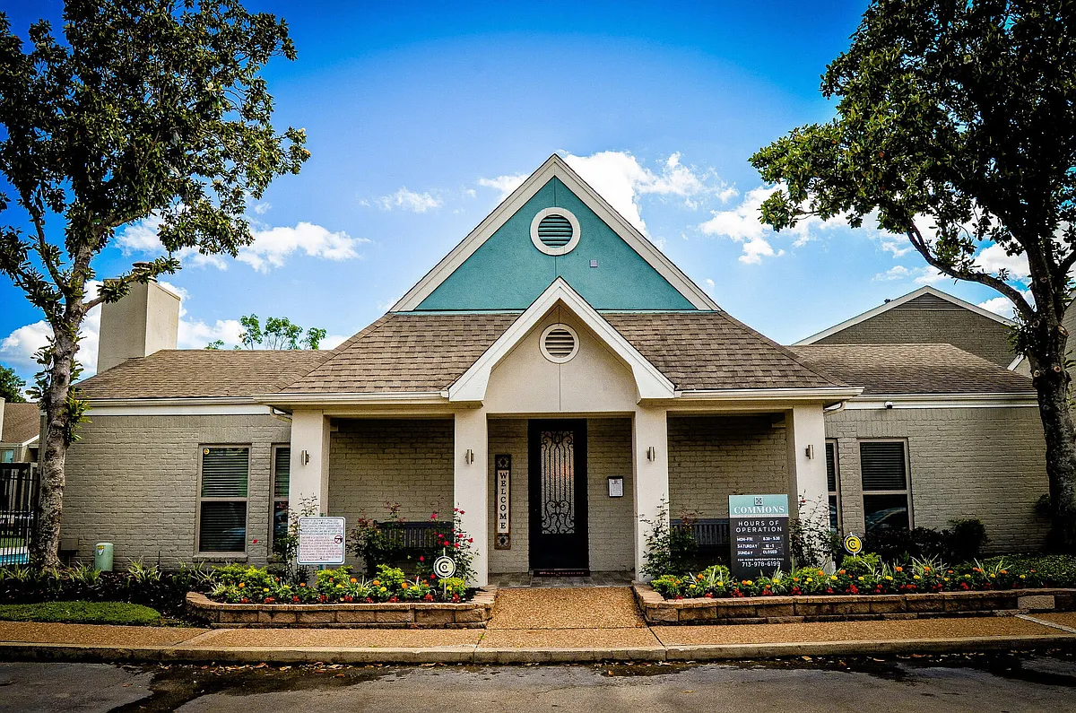 Building Photo - Commons at Westchase
