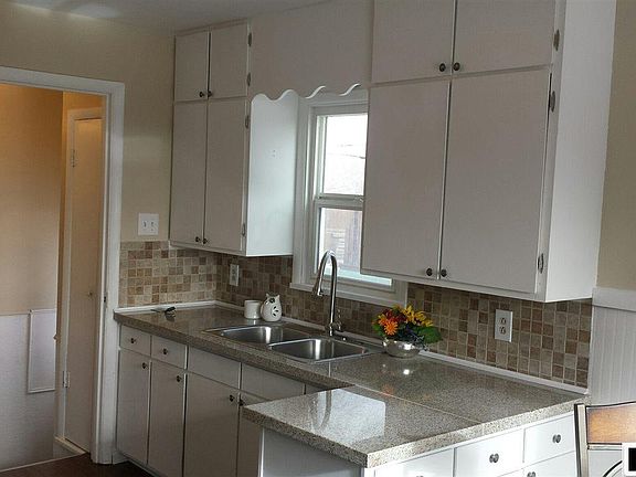 5th image of 370 Logan St