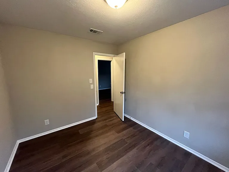 403 Raintree St — Photo 9