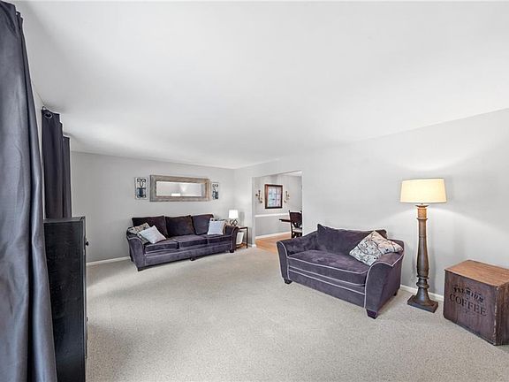 2nd image of 7871 Oakridge Dr