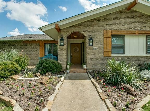 3rd image of 2921 Forest Hills Ln