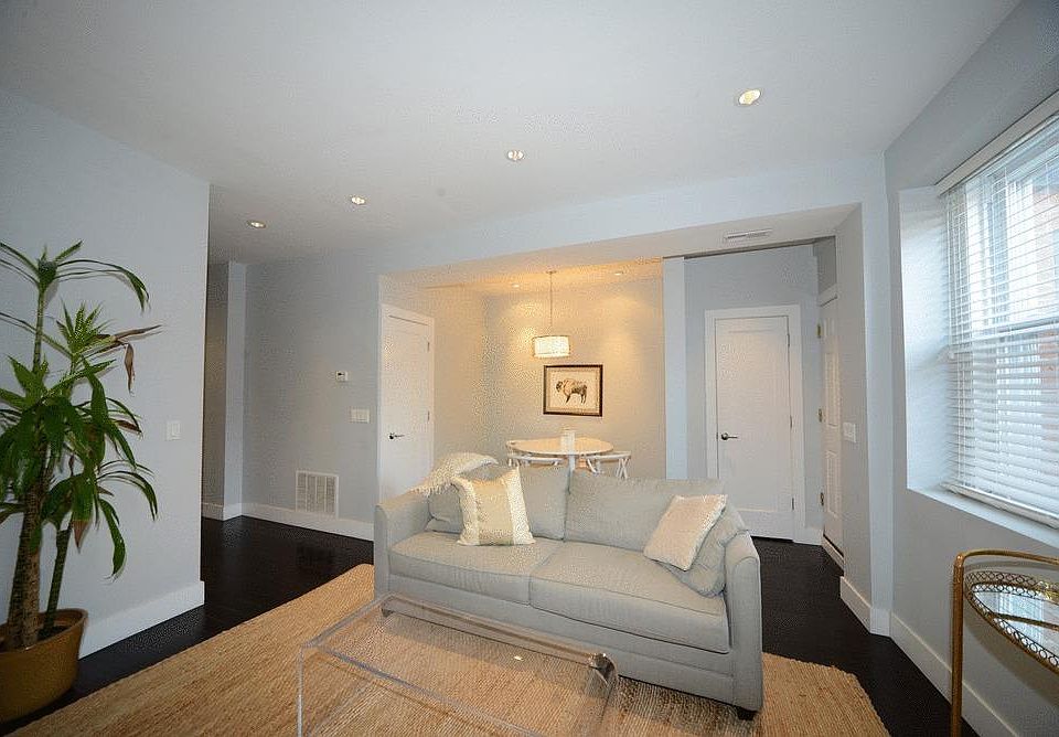 1st image of 423 W Armitage Ave #1