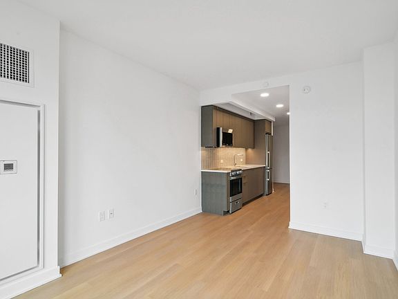 5th image of 18 6th Ave #415