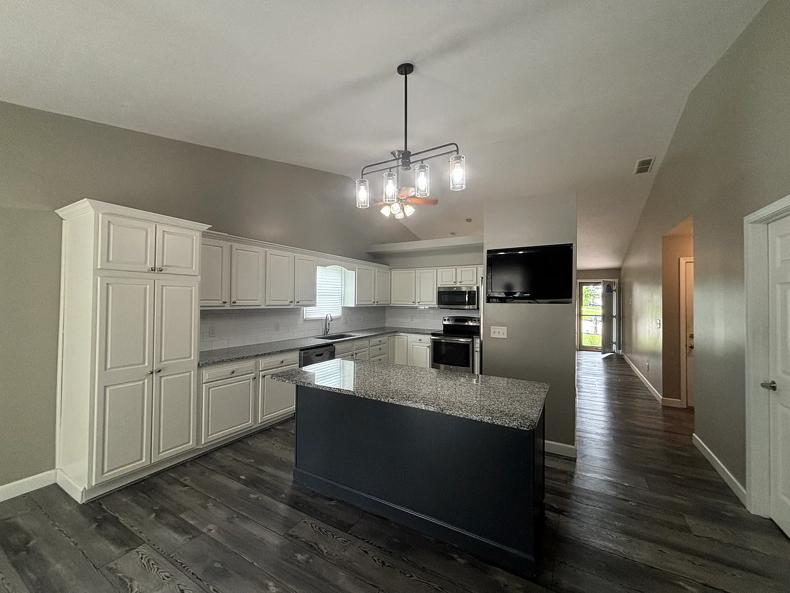 2 bed, 1578 sqft, $2,300 — Photo 3