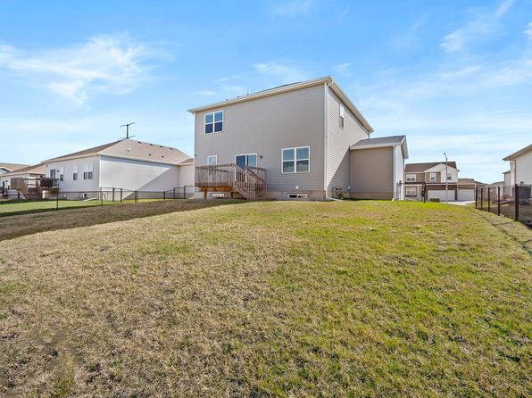 5506 145th St, Urbandale, IA 50323