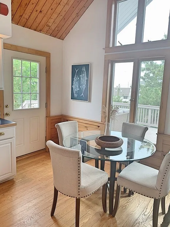 3 bed, 2.0 bath, 1550 sqft, $4,000 — Photo 4