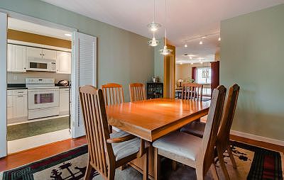 5th image of 28 Crossroads Ln
