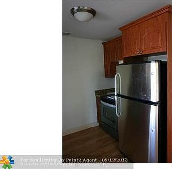 4th image of 445 SE 16th St APT 1