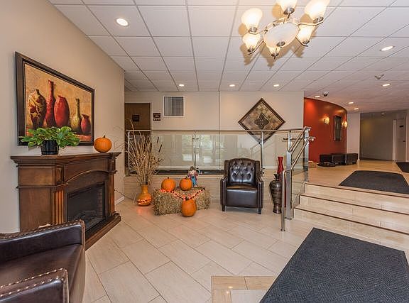 5th image of 840 Wellington Ave Unit 104