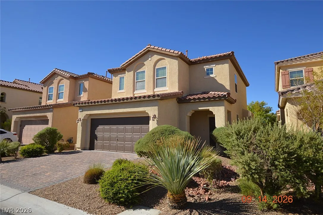 3 bed, 2.5 bath, 1554 sqft, $1,975 — Photo 3