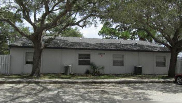 2nd image of 2007A Oleander Ave