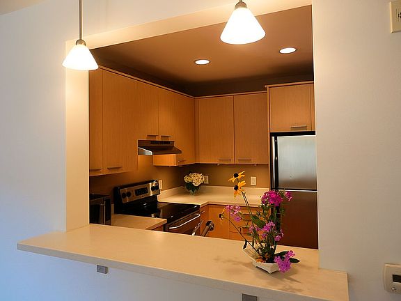 4th image of 15 S Broom St Unit 203