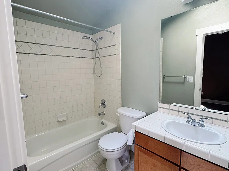 1022 Taylor Ave N #A — Photo 11