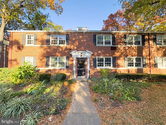 2nd image of 205 N George Mason Dr APT 3