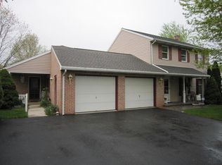 153 Country Dr, Denver, PA 17517