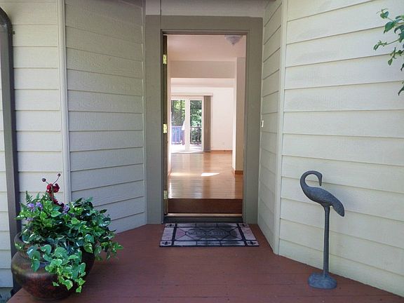 5th image of 371 Pinecrest Dr