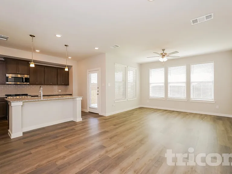 8120 Brookhaven Dr — Photo 2