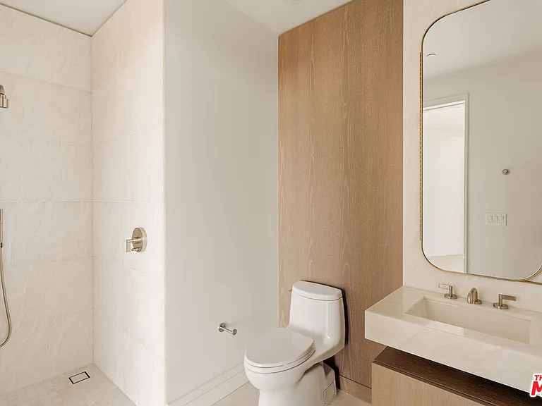 211 W Elm Ct #14B — Photo 12