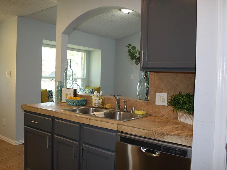 2518 Highdale Dr — Photo 25