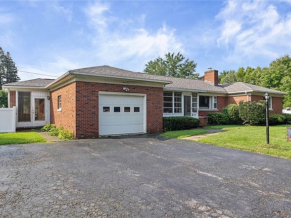 2nd image of 5 Woodale Dr