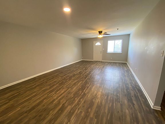 3rd image of 509 Heritage Pl