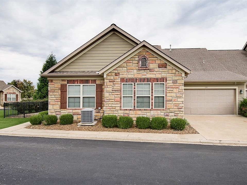 1st image of 1301 SW Doe Ln