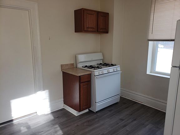 2nd image of 302 5th St APT 204