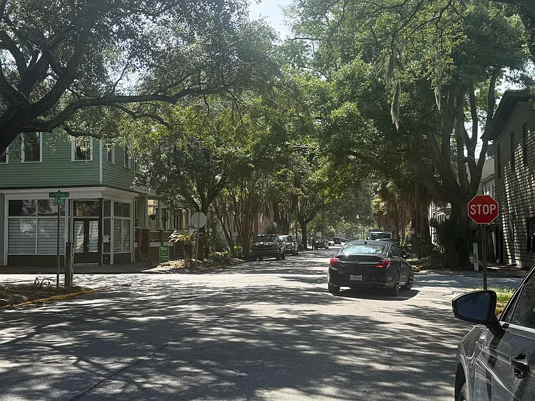 220 W Duffy St #A — Photo 2