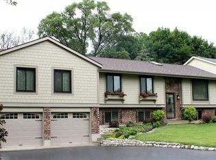 23570 N Valley Rd, Lake Zurich, IL 60047