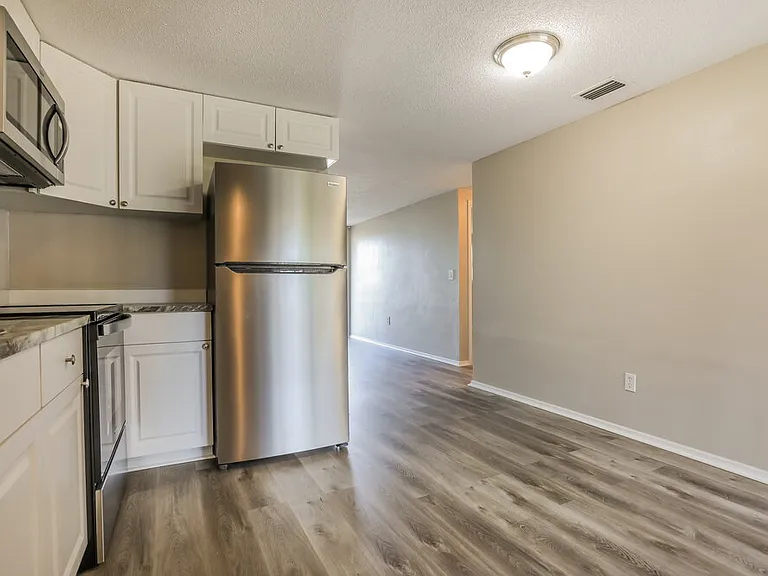 432 Briarwood Rd — Photo 8