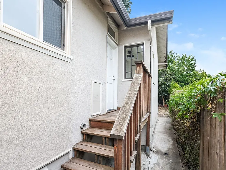 1734 Lincoln St — Photo 2