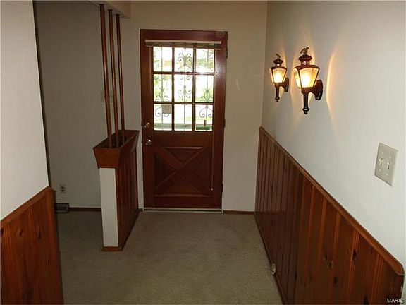 3rd image of 24 Sheryl Dr