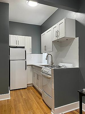 3rd image of 16 Maujer St APT 10