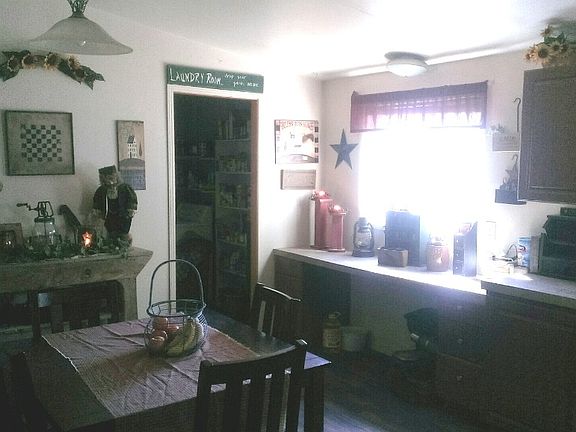 5th image of 905 1st Ave NE
