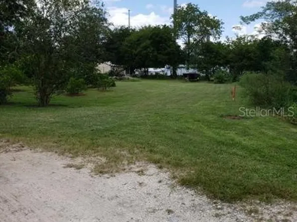 1210 N Kingsway Rd, Seffner, FL 33584