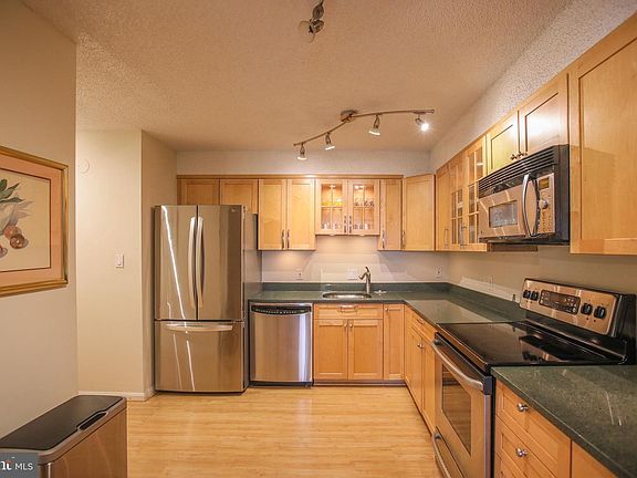4th image of 3800 Powell Ln APT 1121