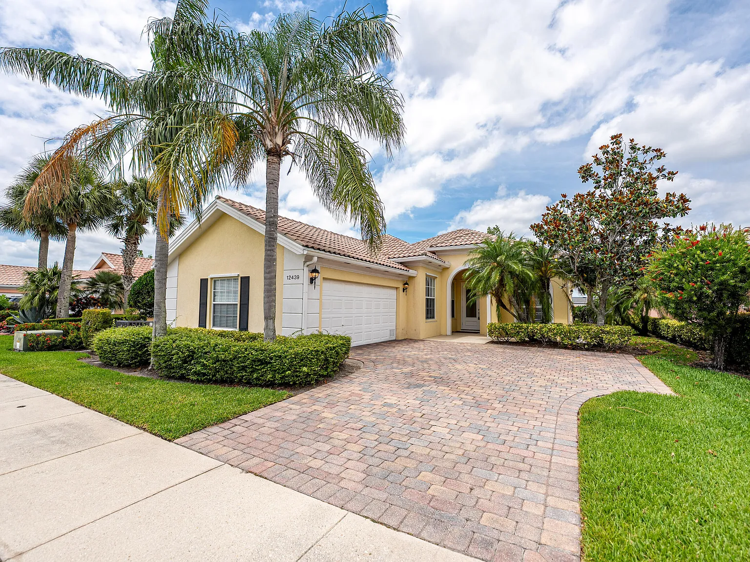 3 bed, 2.0 bath, 2000 sqft, $3,250 — Photo 1