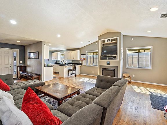 4th image of 1438 Beekman Ave