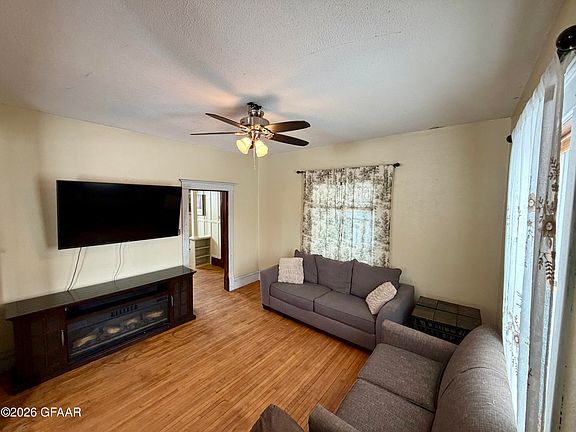 5th image of 207 2nd St