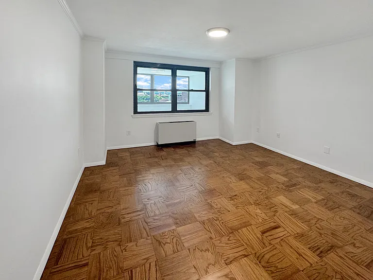 2nd Bedroom/ Guest Room/ Study