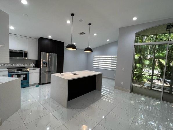 1970 NW 178th Ter