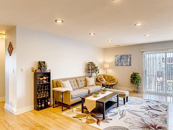 3rd image of 1029 Des Plaines Ave APT 601